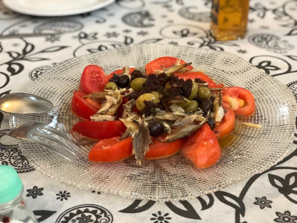 Ensalada de capellán y tomate