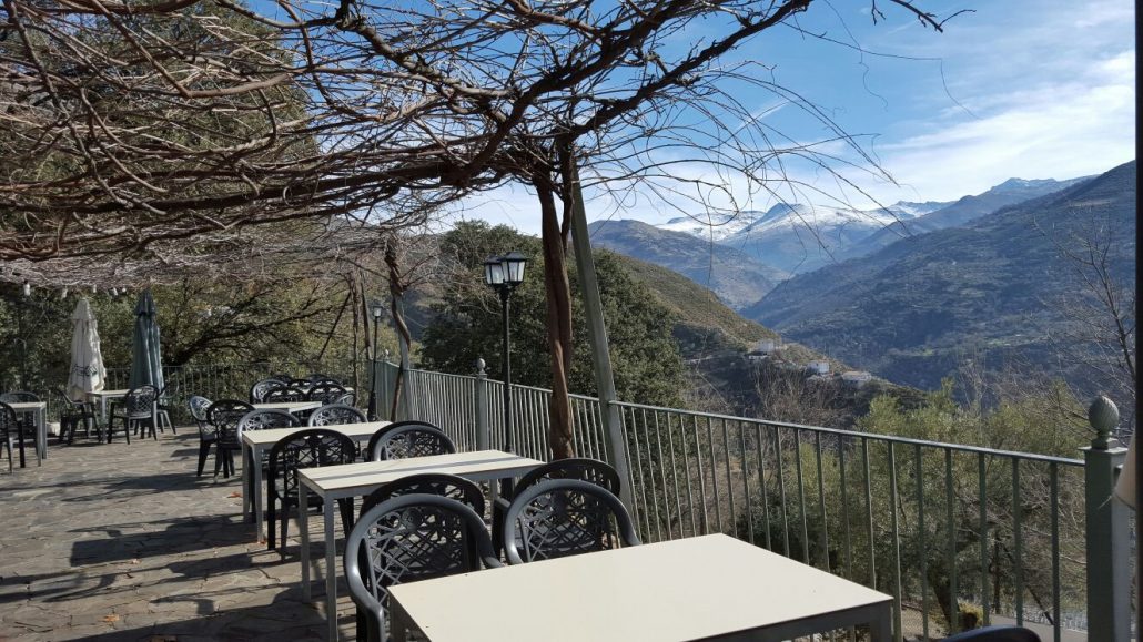 Vistas desde la terraza del restaurante Abrasador Las Lomas situado en la sierra Guejar