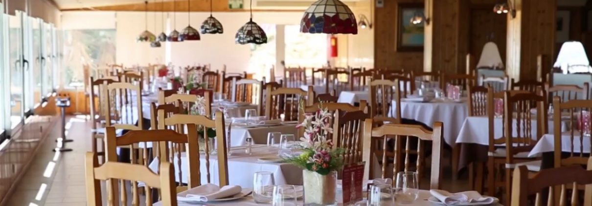 Salón de Abrasador Restaurante Graná situado en El Campello, junto a la playa de Muchavista