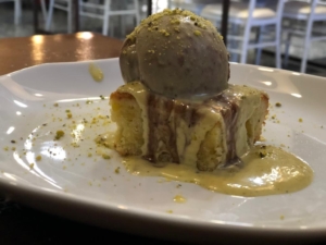 Brownie de pistacho helado de chocolate y nutella de pistacho