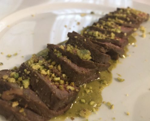 Tataki de ternera con praliné de pistacho