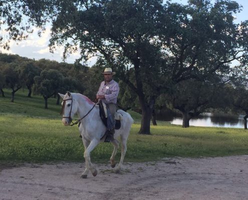 José María a caballo