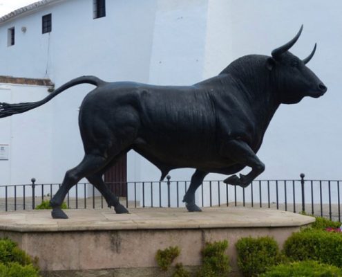 Monumento al toro de lidia de la plaza de toro de Ronda, Málaga