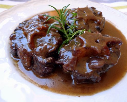 foto de un plato de rabo de roro de meson abrasador la ronda