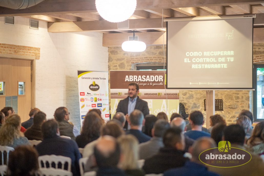 Momento de la ponencia Ramón Dios en Fiesta Abrasador 2018