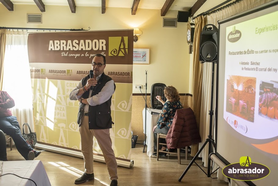 Atonio Sánchez de restaurante Corral del Rey durante su ponencia para Grupo Abrasador