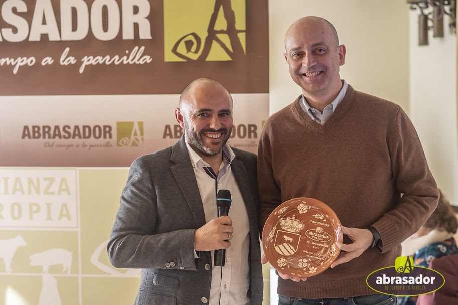 Reconocimiento de Grupo Abrasador para Alejandro Vesga de Revista Emprendedores