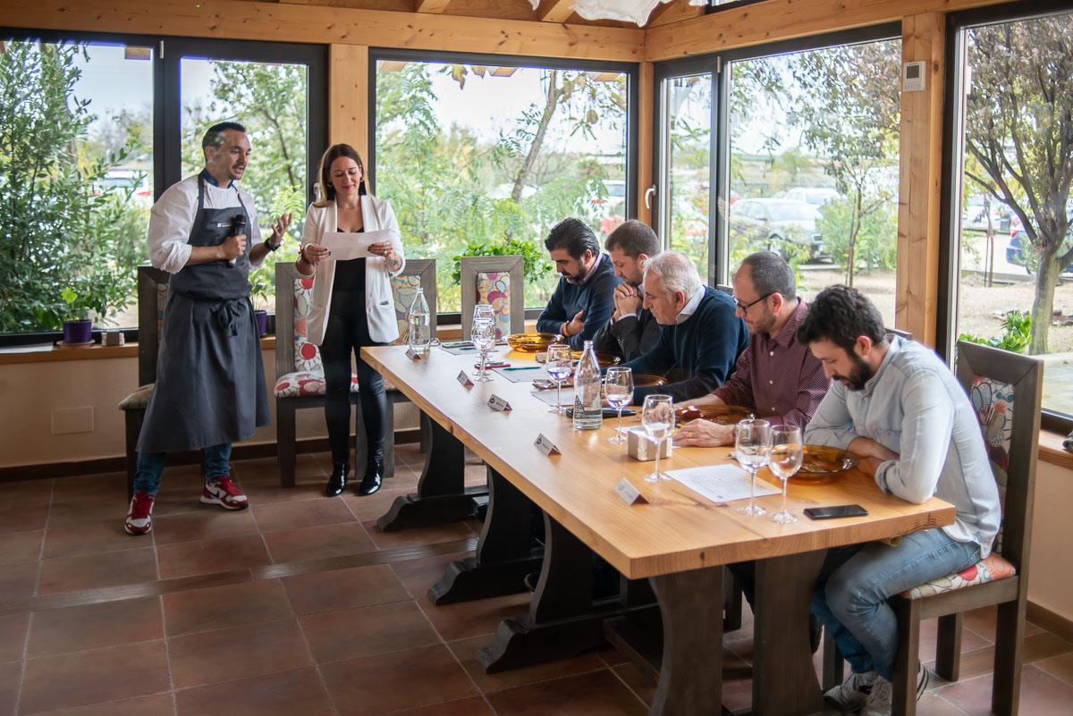 Jose Duque con jurado de cortes y recetas Abrasador