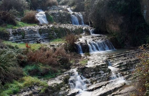 La cascada es una de las imagenes de las rutas más bonitas de la Sierra Subbética