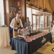 Almuerzo de jamón ibérico cortado a mano por Carlos Muñoz