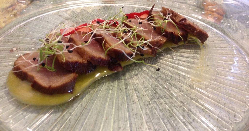 tataki de ternera con praline de pistacho