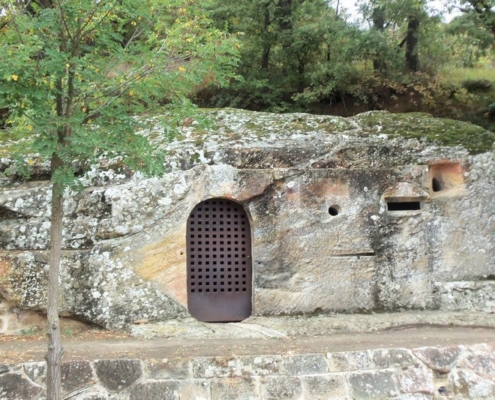 Iglesia rupestre de Cadalso