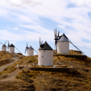 Algunos de los molinos de viento aún funcionan desde su fabricación