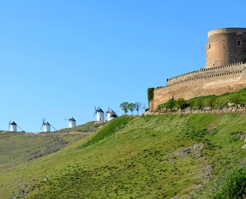 Don Quijote y sus molinos de viento