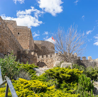 El castillo de Consuegra está rodeado de una barrera defensiva