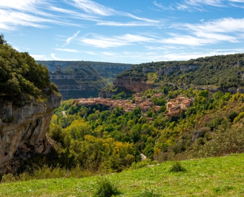 Vista desde lejos de Orbaneja del Castillo