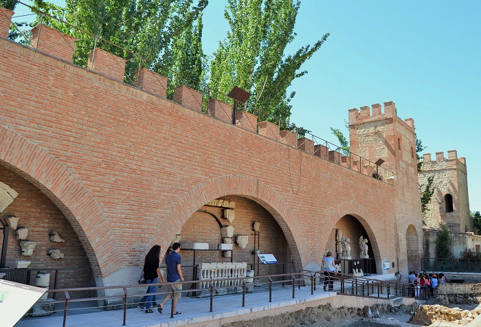 Antiquarium y murallas de Alcalá de Henares