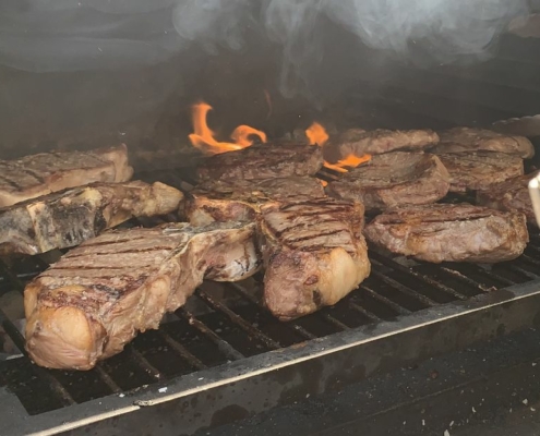 Este restaurante se ha convertido en todo en referente a la hora de disfrutar de las carnes a la brasa en Villarrubia de los Ojos.