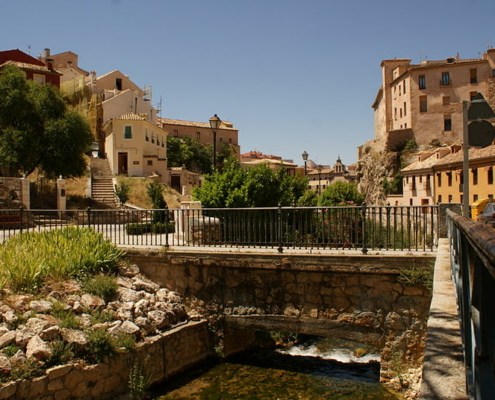 Paseo río Huécar en Cuenca.