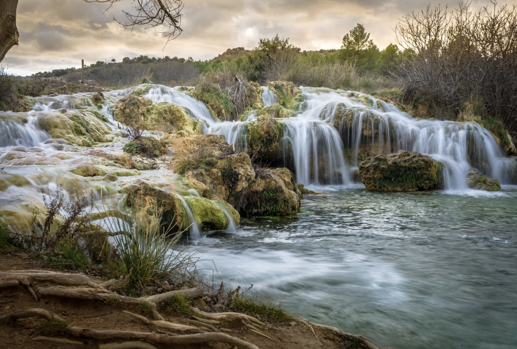 Una de las cascadas del parque natural de las Lagunas de Ruidera, en el valle del Guadiana.TOM NEUMANN (GETTY IMAGES/500PX)