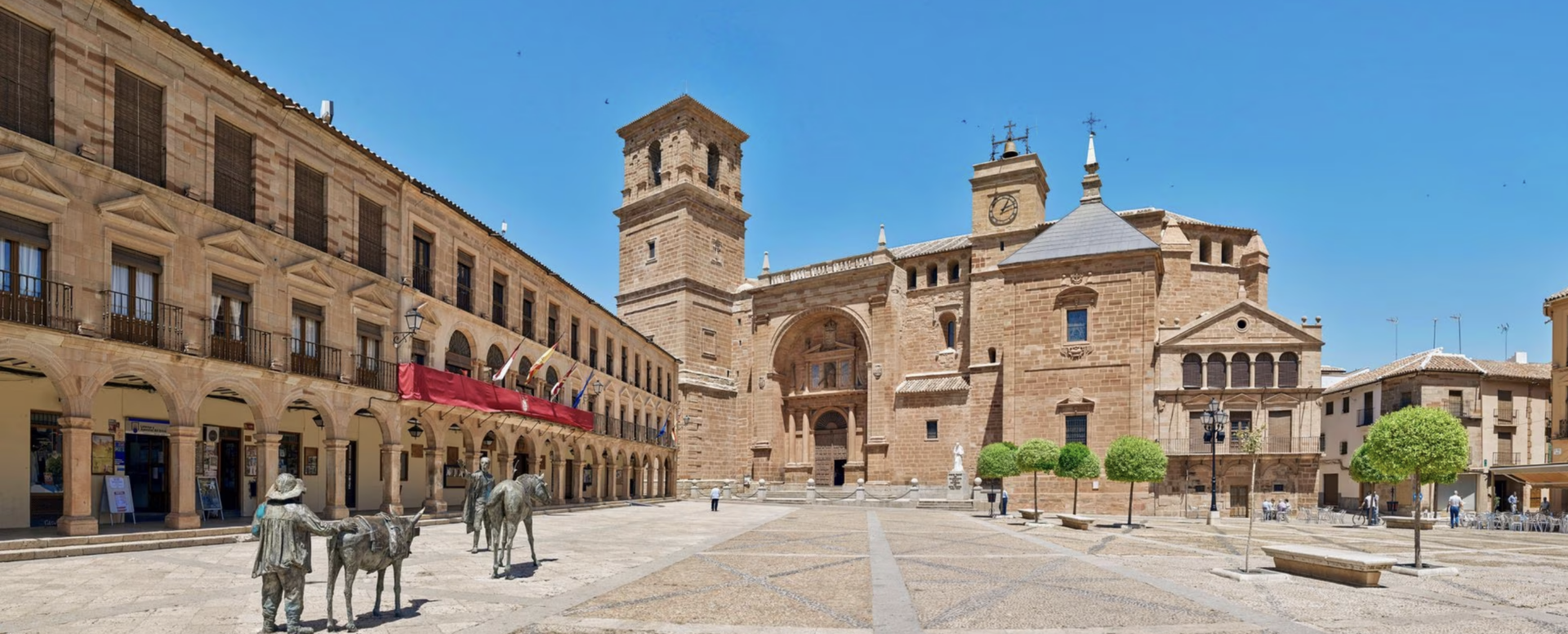 iglesia de San Andrés en la plaza Mayor de Villanueva de los Infantes