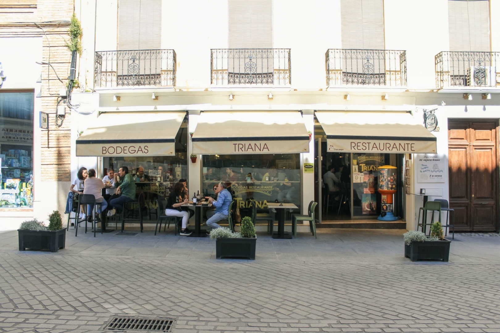 Fachada de Abrasador Bodegas Triana