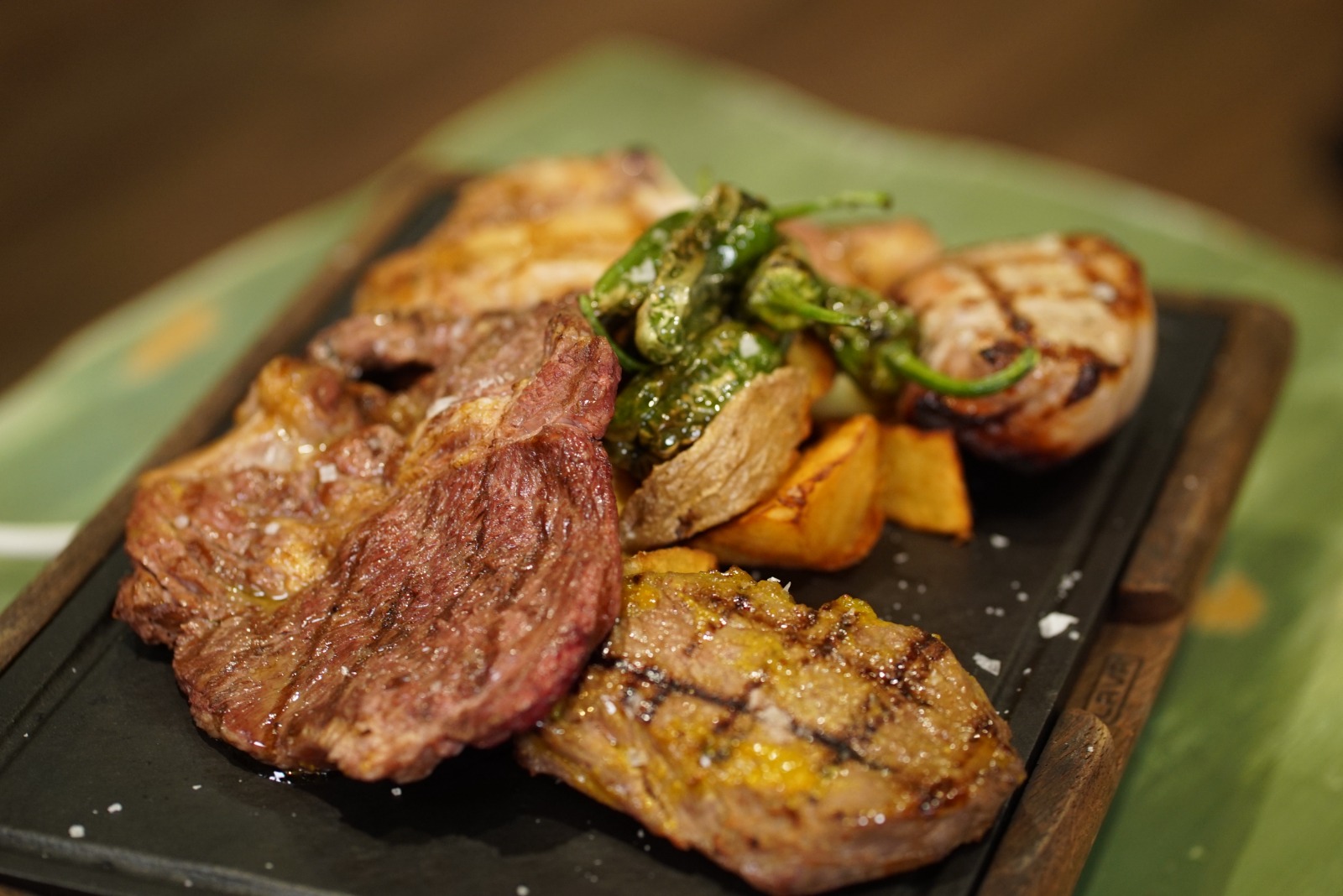 Parrillada Suprema de carne a la brasa Abrasador