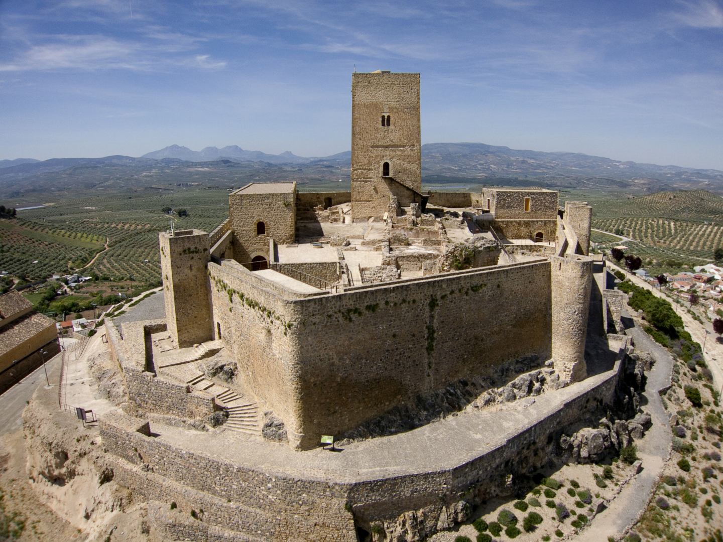 El Castillo de Alcaudete y sus Murallas