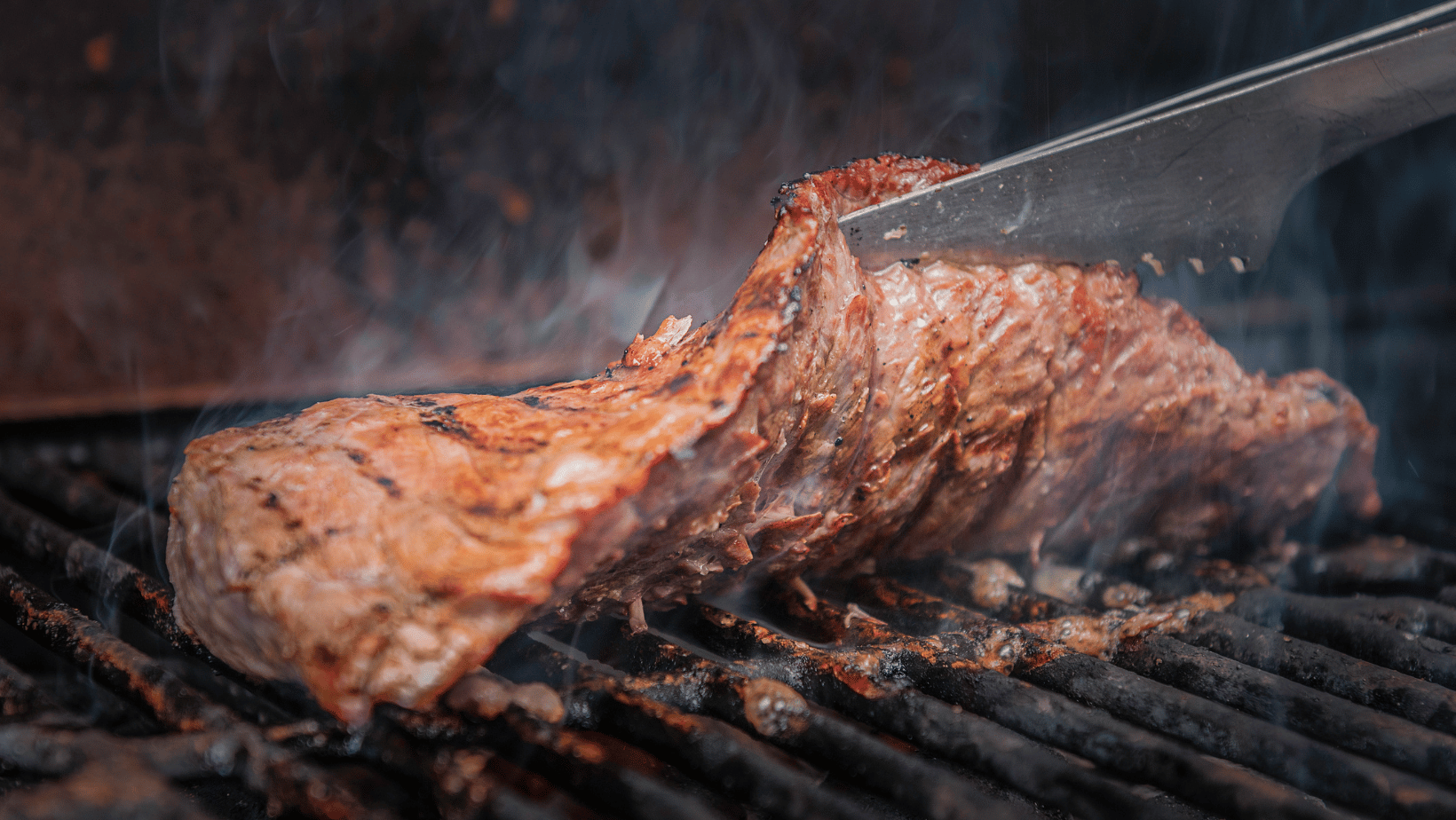 ¿por qué se pega la carne a la parrilla?