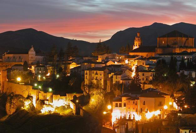 Vista nocturna de Ronda